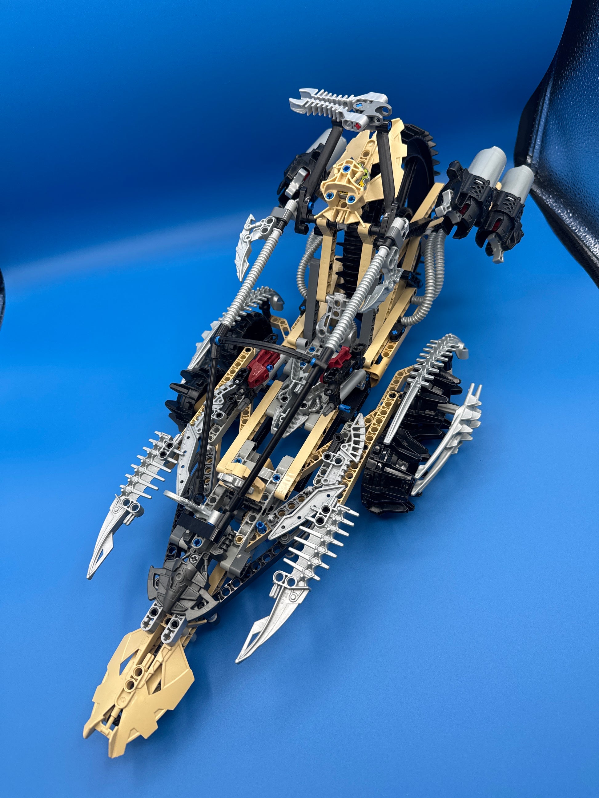 8995 Thornatus V9