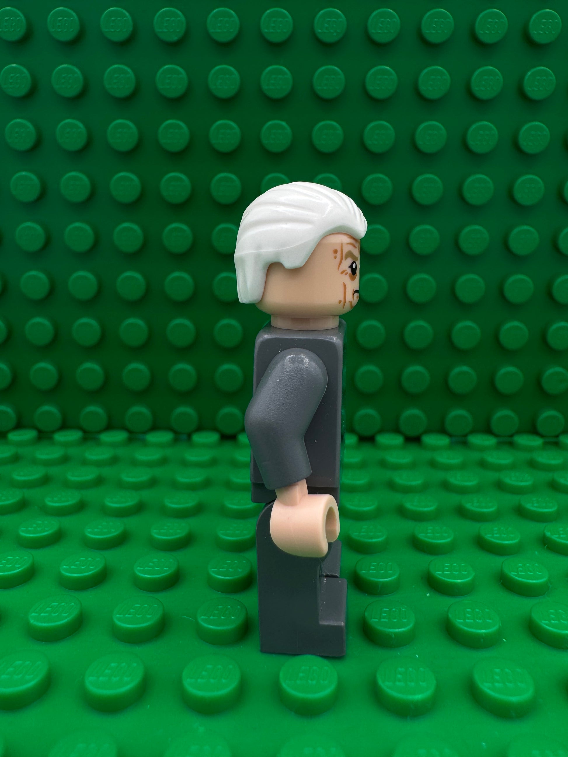 sw0540 Chancellor Palpatine - Dark Bluish Gray Outfit, White Combed Hair