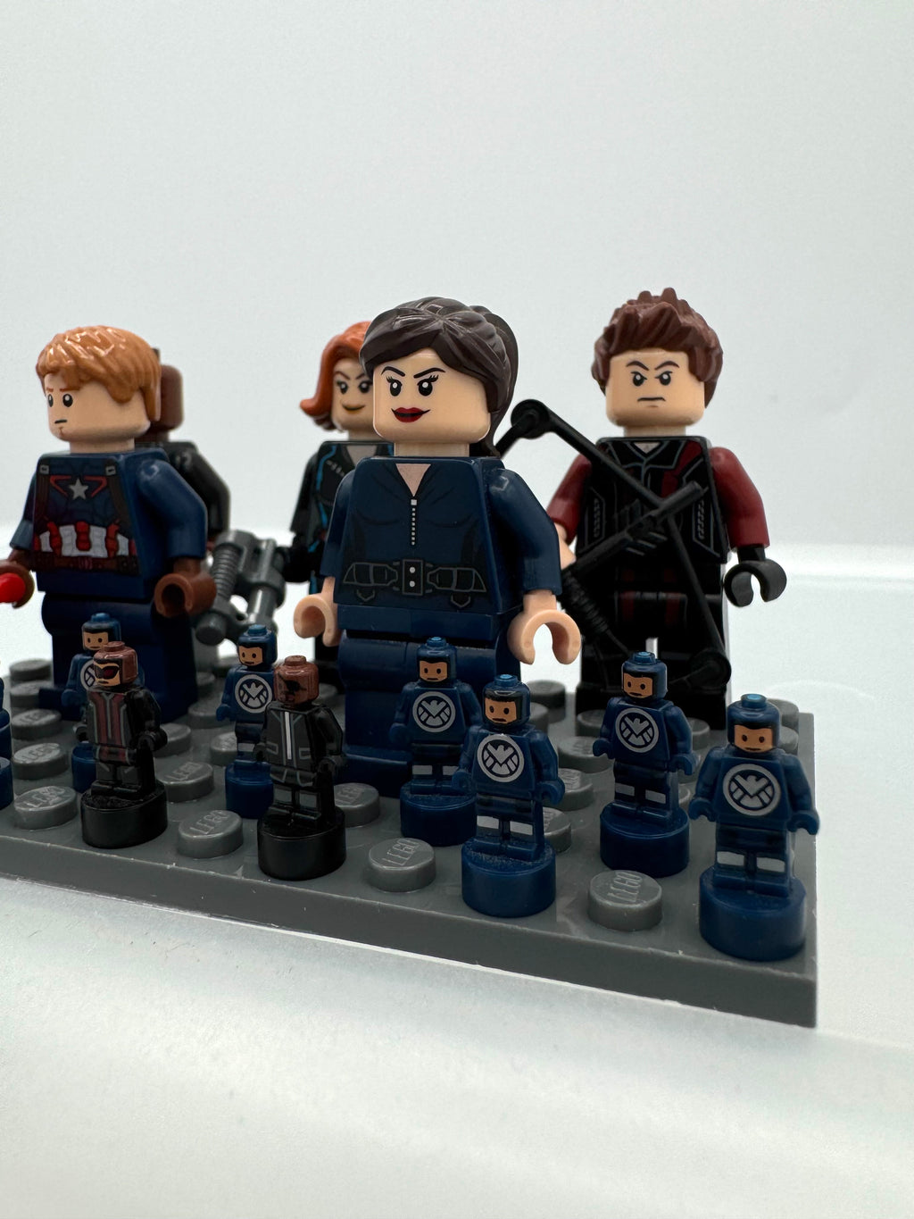 76042 The SHIELD Helicarrier Minifigures
