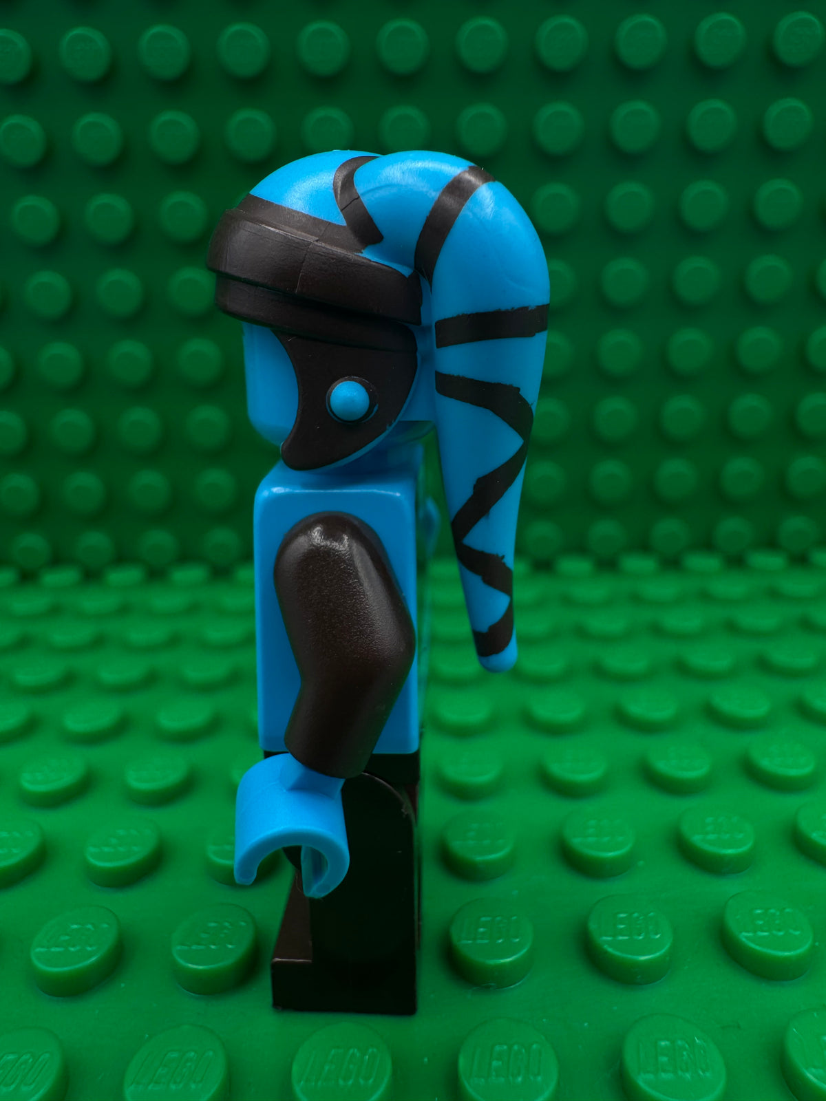 sw0833 Aayla Secura - Dark Pink Lips