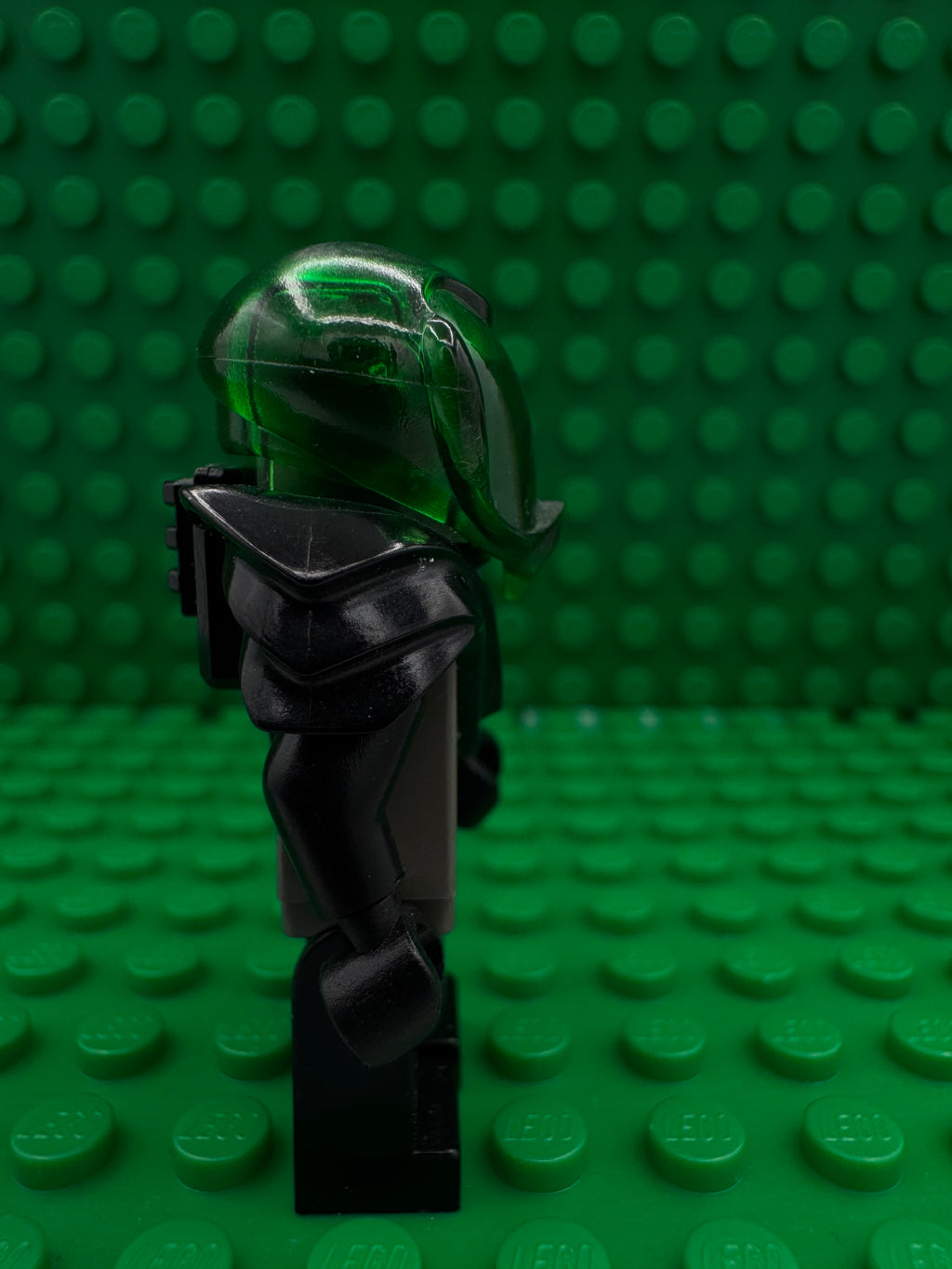 sp028 Insectoids Zotaxian Alien - Male, Gray and Black with Green Circuits and Silver Hoses, with Armor (Professor Webb / Locust)