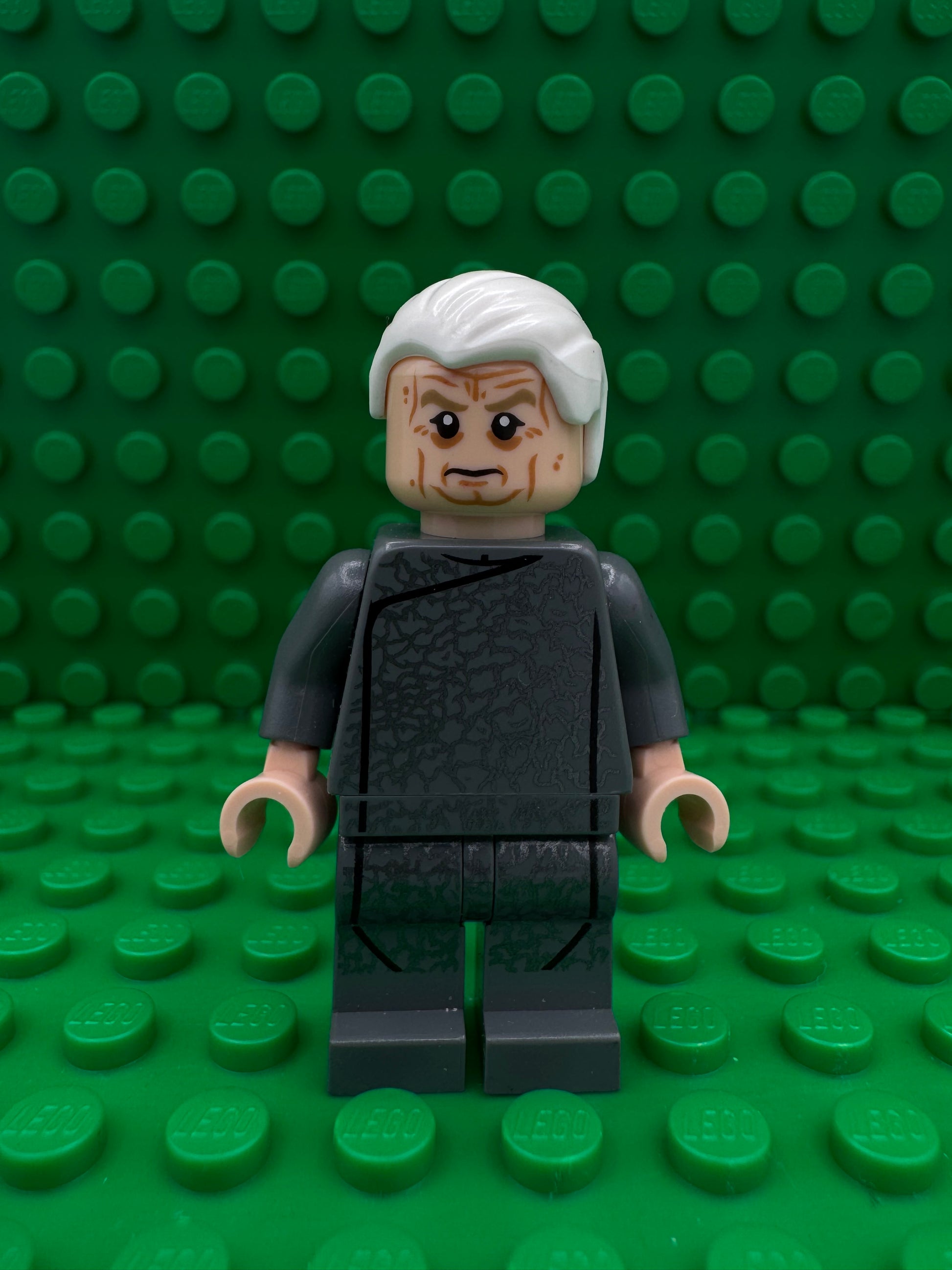 sw0540 Chancellor Palpatine - Dark Bluish Gray Outfit, White Combed Hair