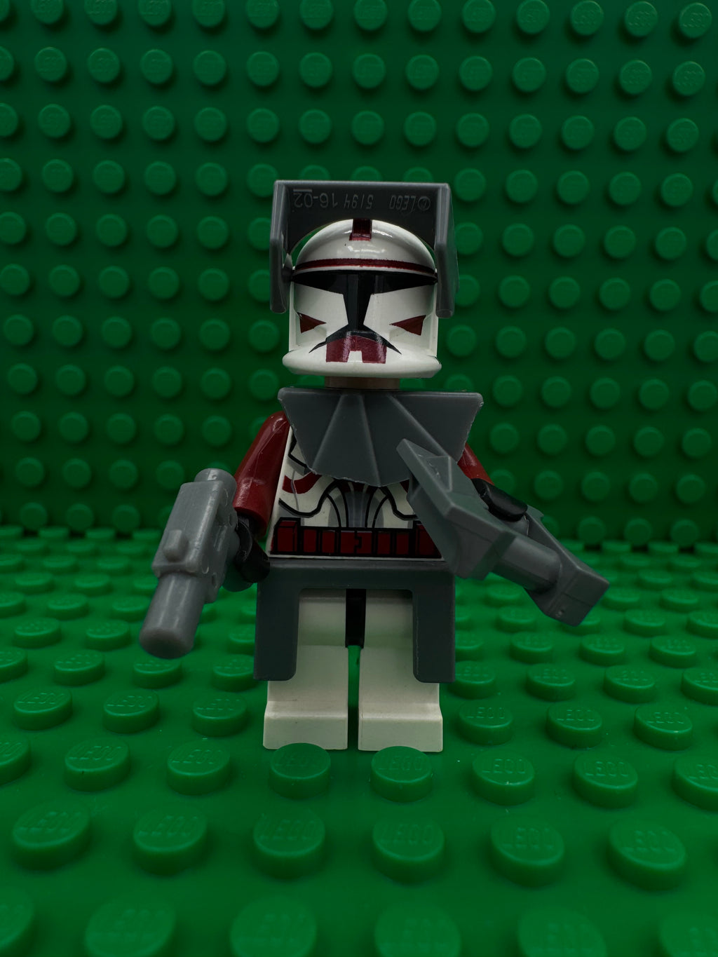sw0202a Clone Trooper Commander Fox, Coruscant Guard (Phase 1) - Dark Bluish Gray Visor, Pauldron, and Kama, Large Eyes, with Solid Light Bluish Gray Semicircle above Belt
