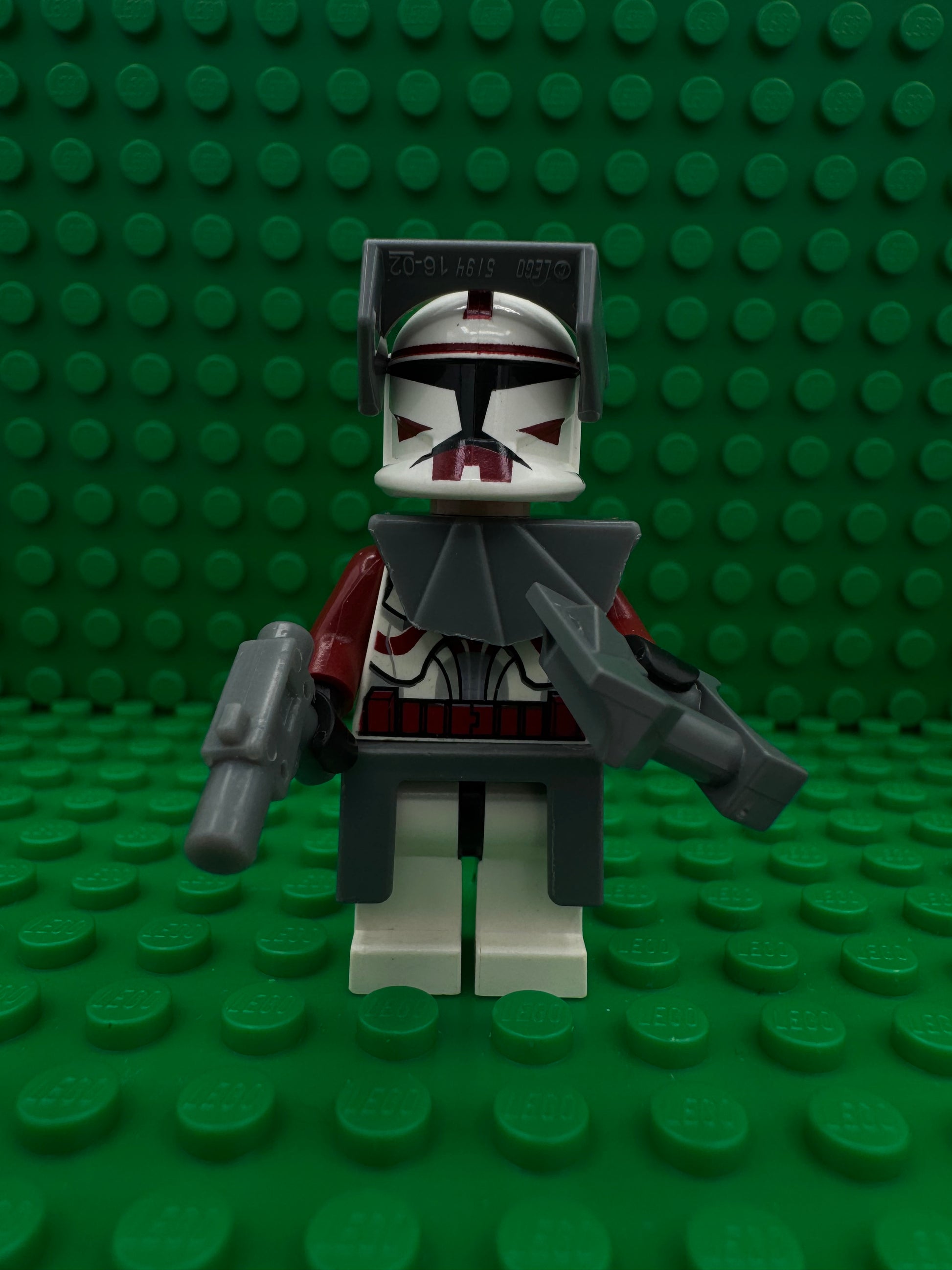 sw0202a Clone Trooper Commander Fox, Coruscant Guard (Phase 1) - Dark Bluish Gray Visor, Pauldron, and Kama, Large Eyes, with Solid Light Bluish Gray Semicircle above Belt