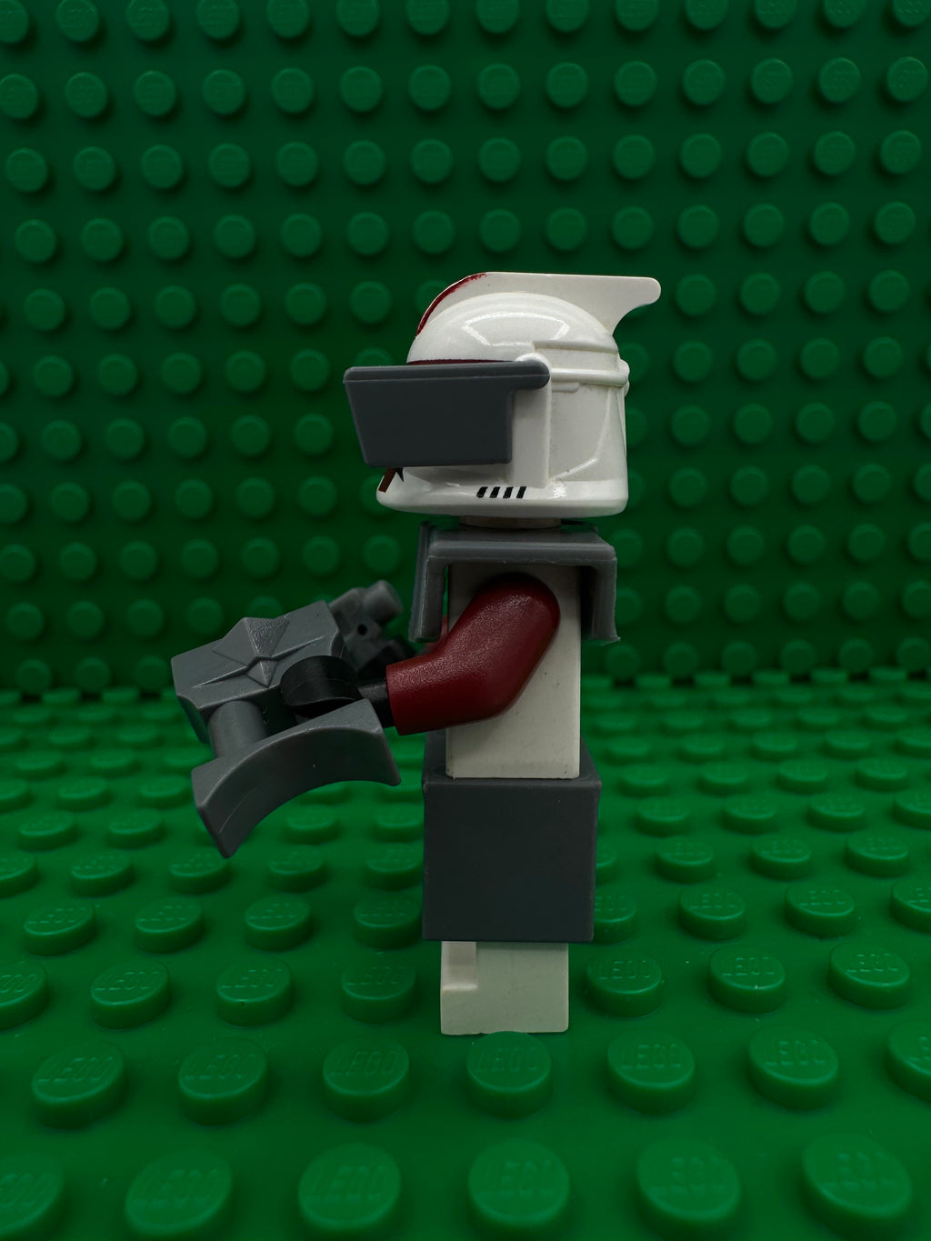 sw0202a Clone Trooper Commander Fox, Coruscant Guard (Phase 1) - Dark Bluish Gray Visor, Pauldron, and Kama, Large Eyes, with Solid Light Bluish Gray Semicircle above Belt