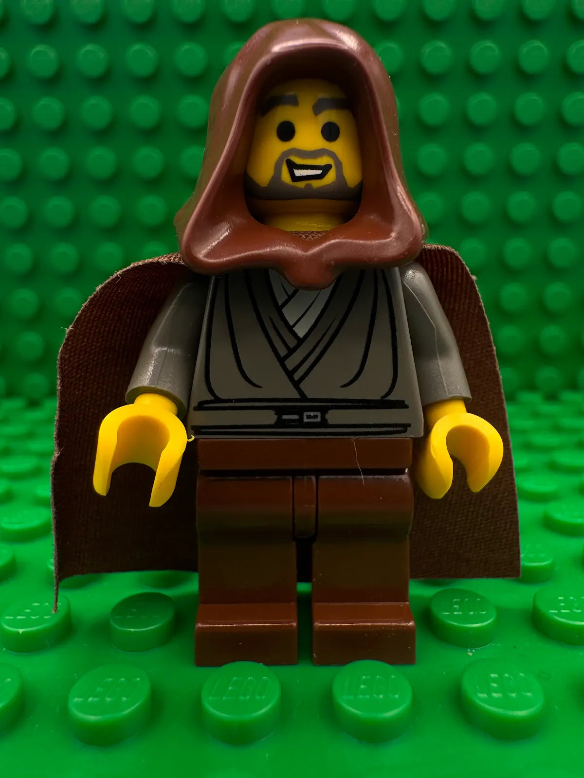 sw0057 Jedi Knight (Jedi Bob) - Dark Gray Tunic, Brown Hood and Cape