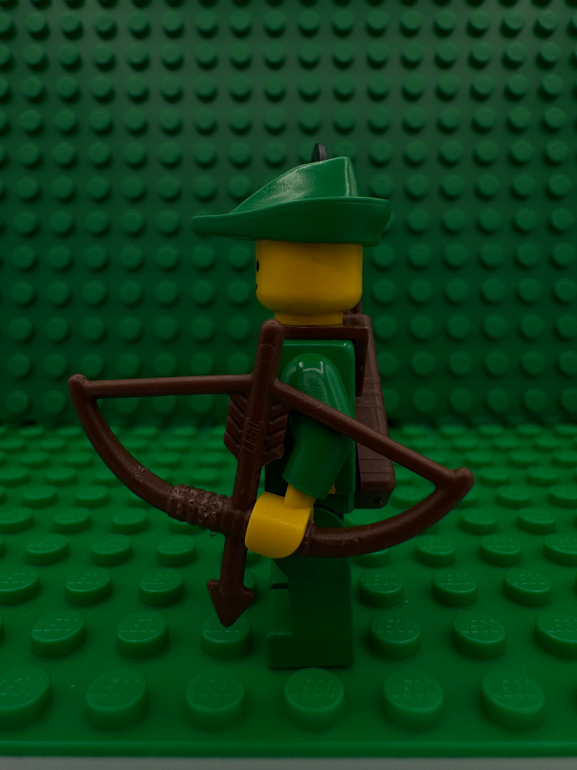 cas240a Forestman - Pouch, Green Hat, Black Feather, Quiver