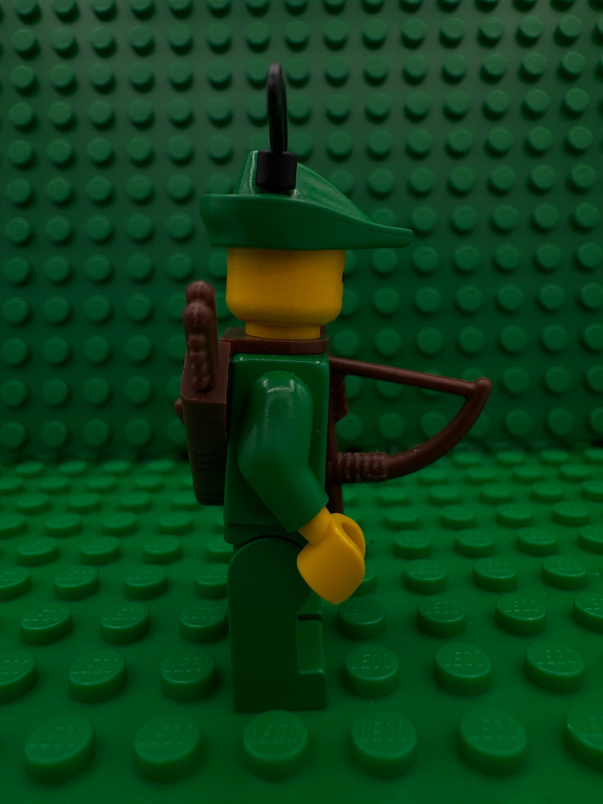 cas240a Forestman - Pouch, Green Hat, Black Feather, Quiver