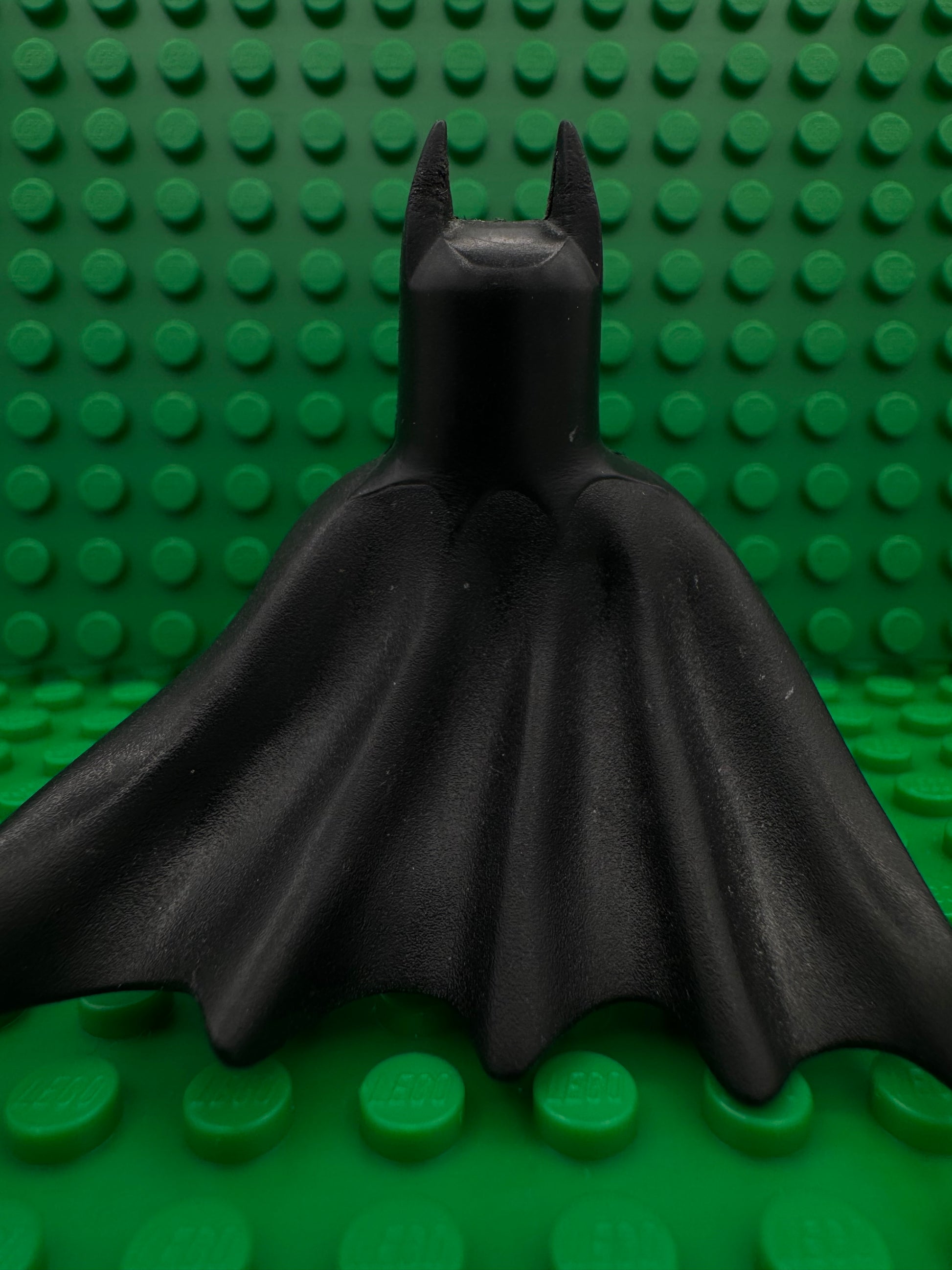 sh0607 Batman - One Piece Cowl and Cape with Complex Bat Logo (1989)