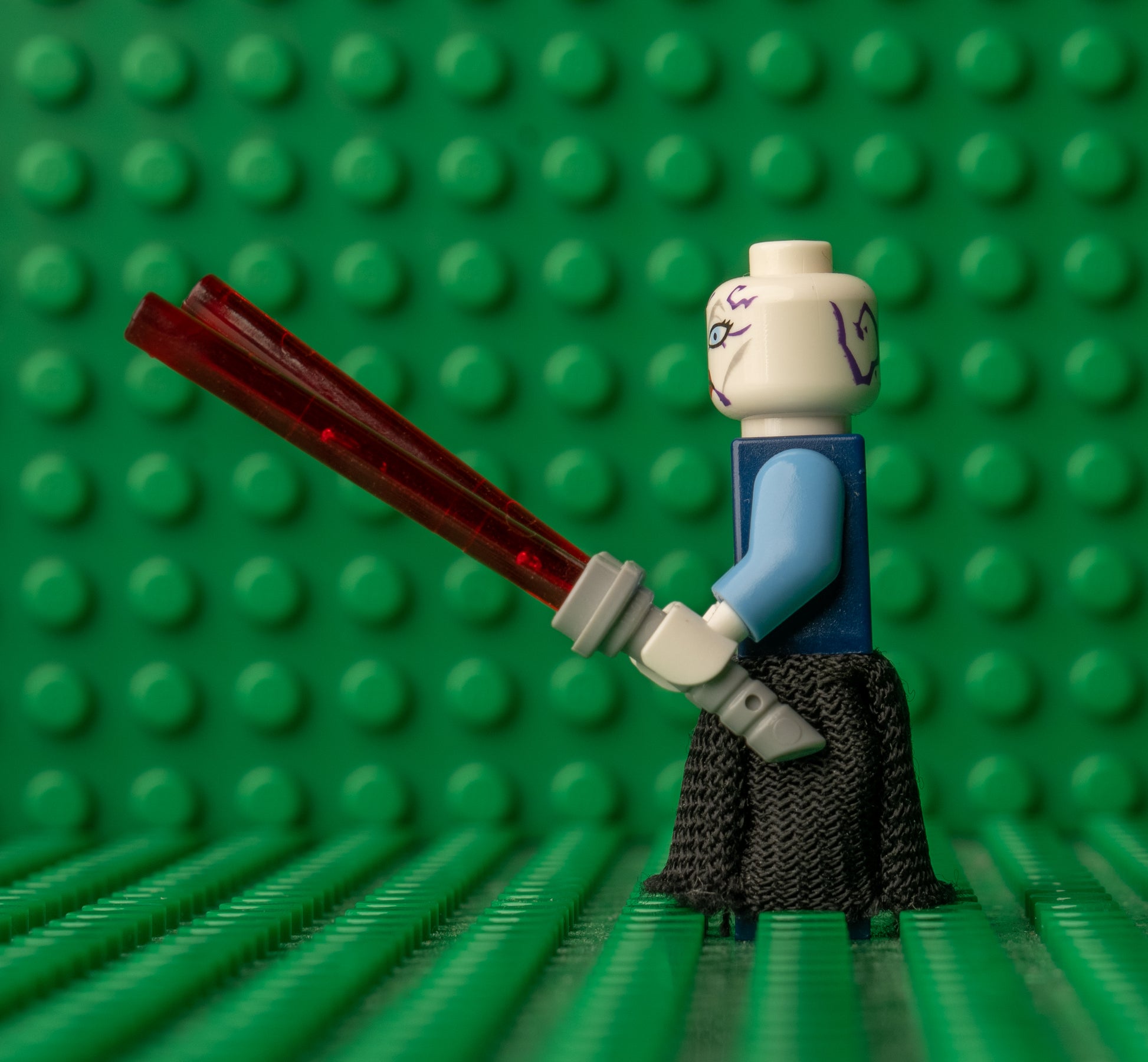 sw0195 LEGO Star Wars Asajj Ventress – Dark Blue Torso