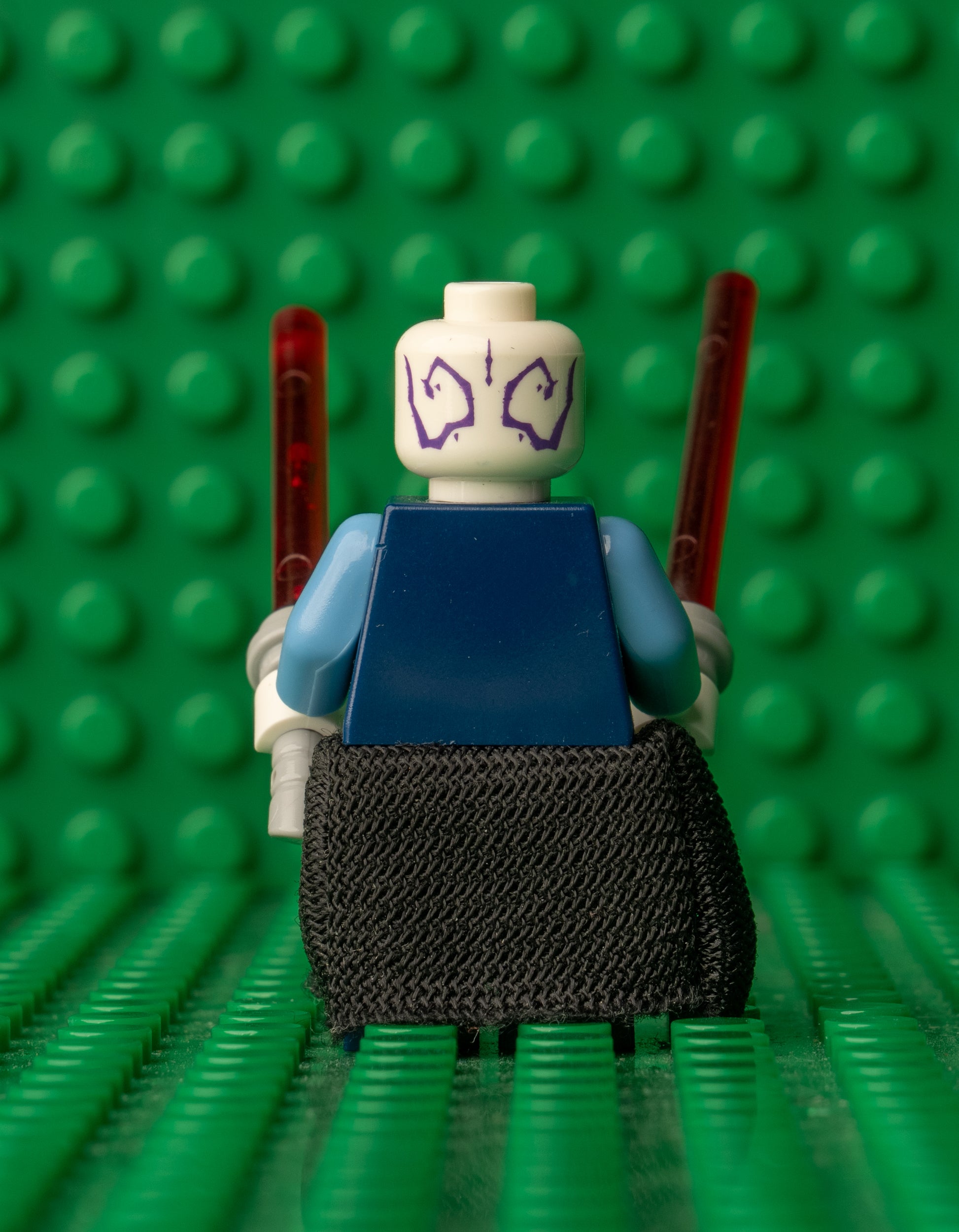 sw0195 LEGO Star Wars Asajj Ventress – Dark Blue Torso