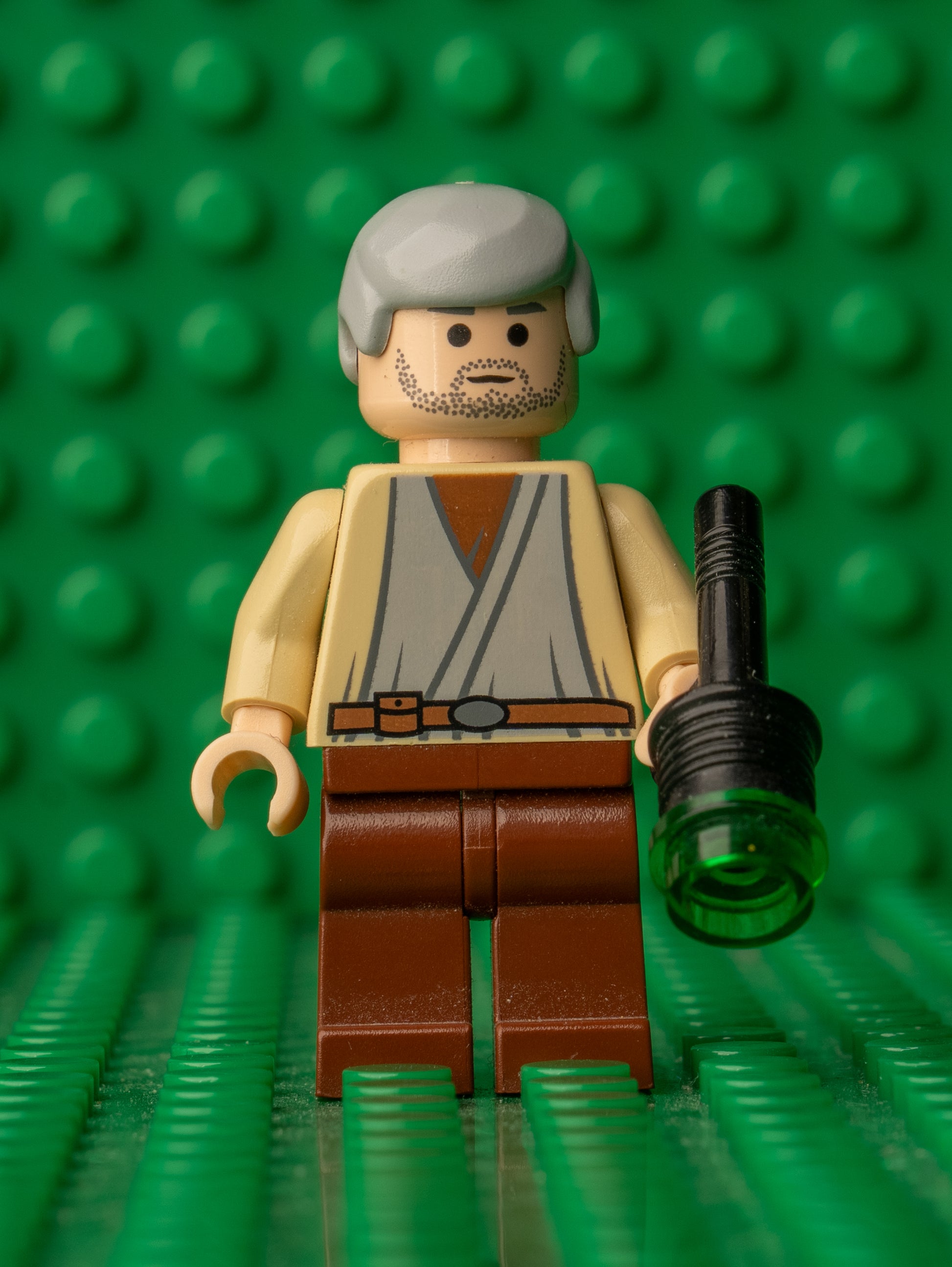 sw0140 LEGO Star Wars Owen Lars – Plain, Smooth Hair