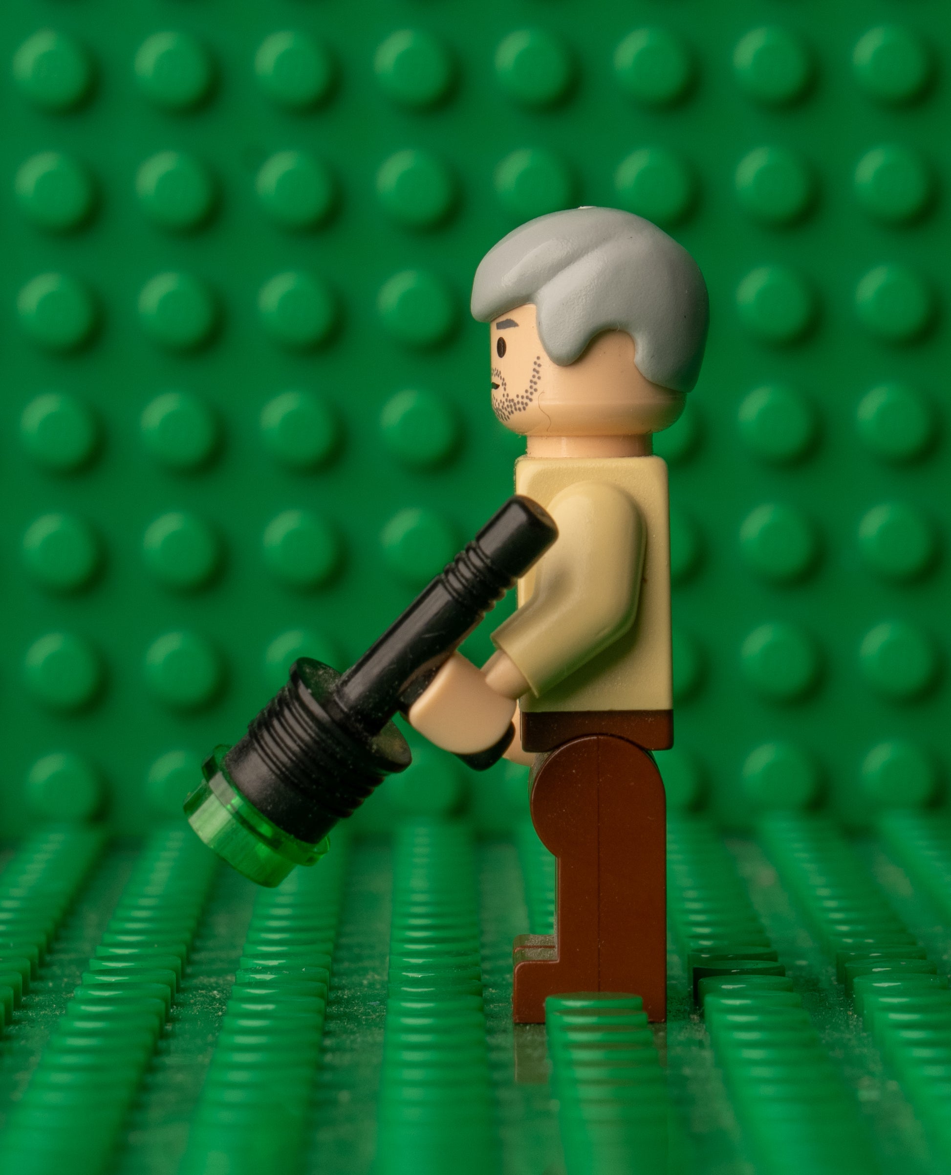 sw0140 LEGO Star Wars Owen Lars – Plain, Smooth Hair