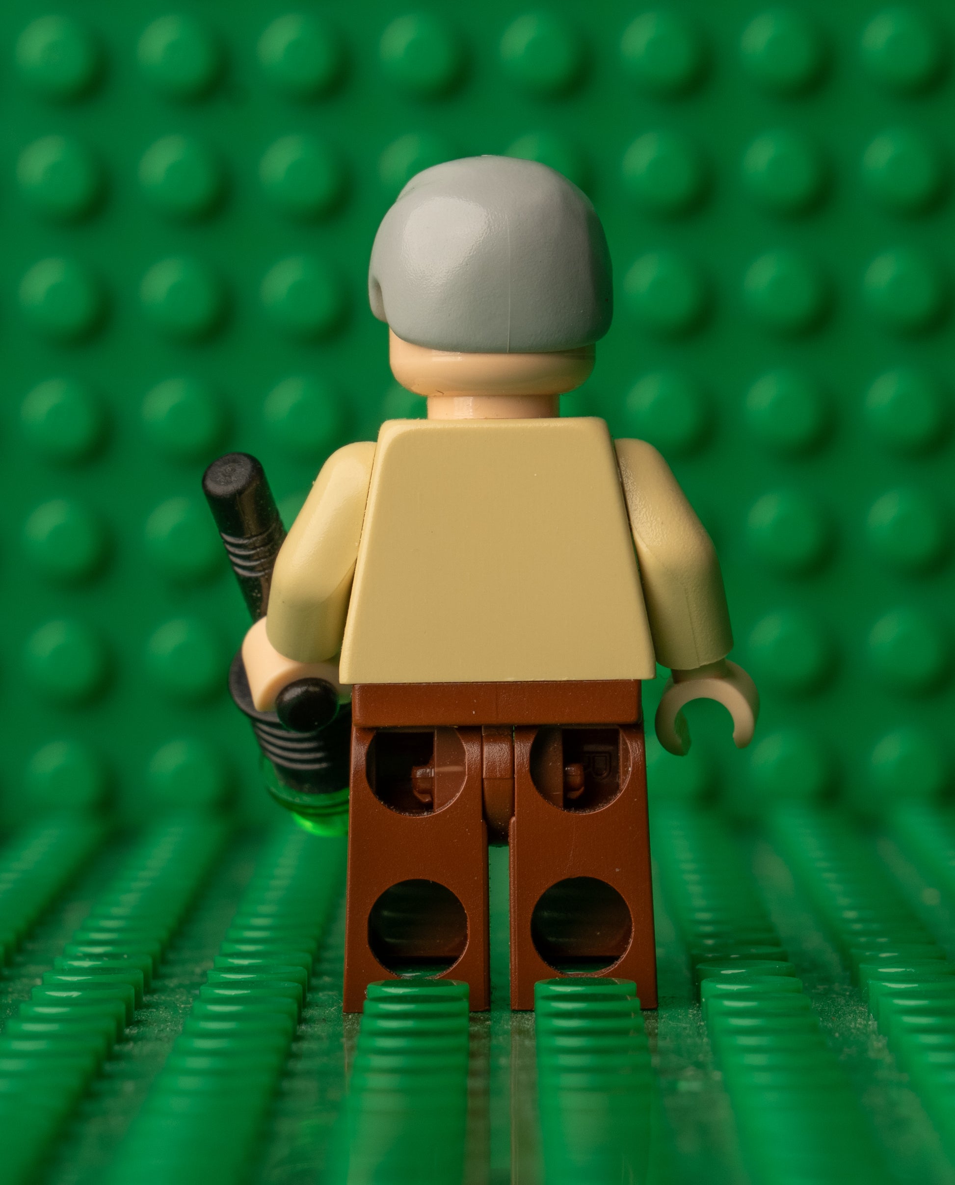 sw0140 LEGO Star Wars Owen Lars – Plain, Smooth Hair