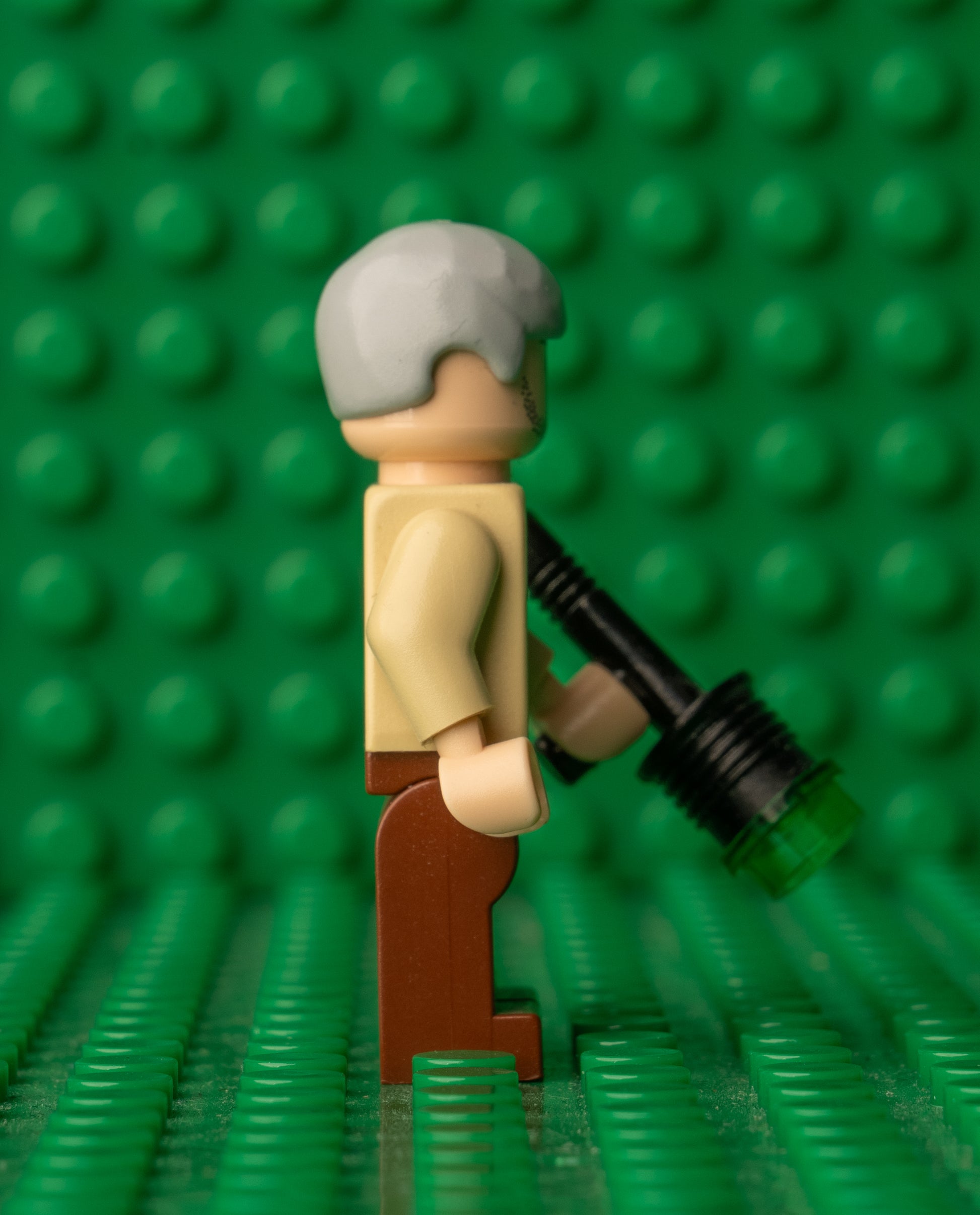 sw0140 LEGO Star Wars Owen Lars – Plain, Smooth Hair