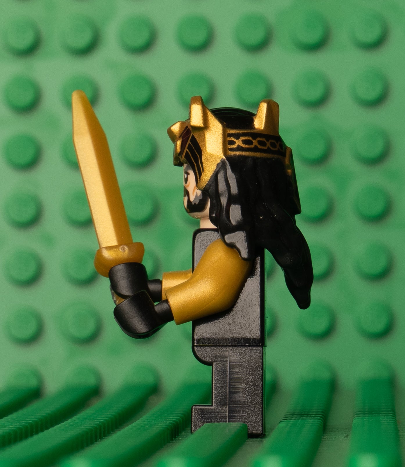 lor106 - Thorin Oakenshield Gold Armor and Crown