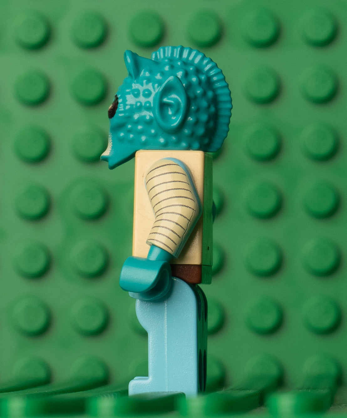 sw0110 - Greedo - Tan Vest, Sky Blue Legs