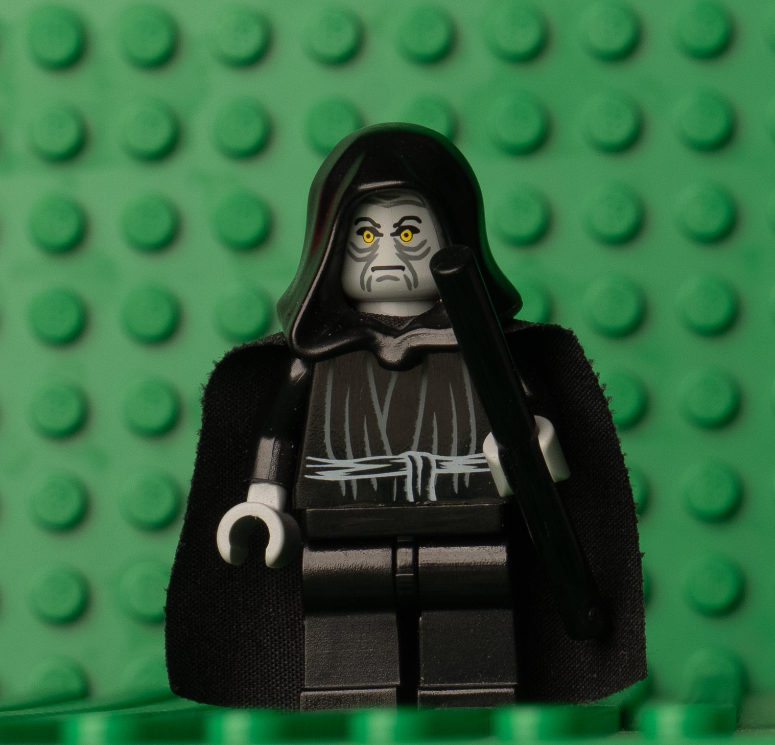 sw0124 - Emperor Palpatine - Light Bluish Gray Head, Light Bluish Gray Hands