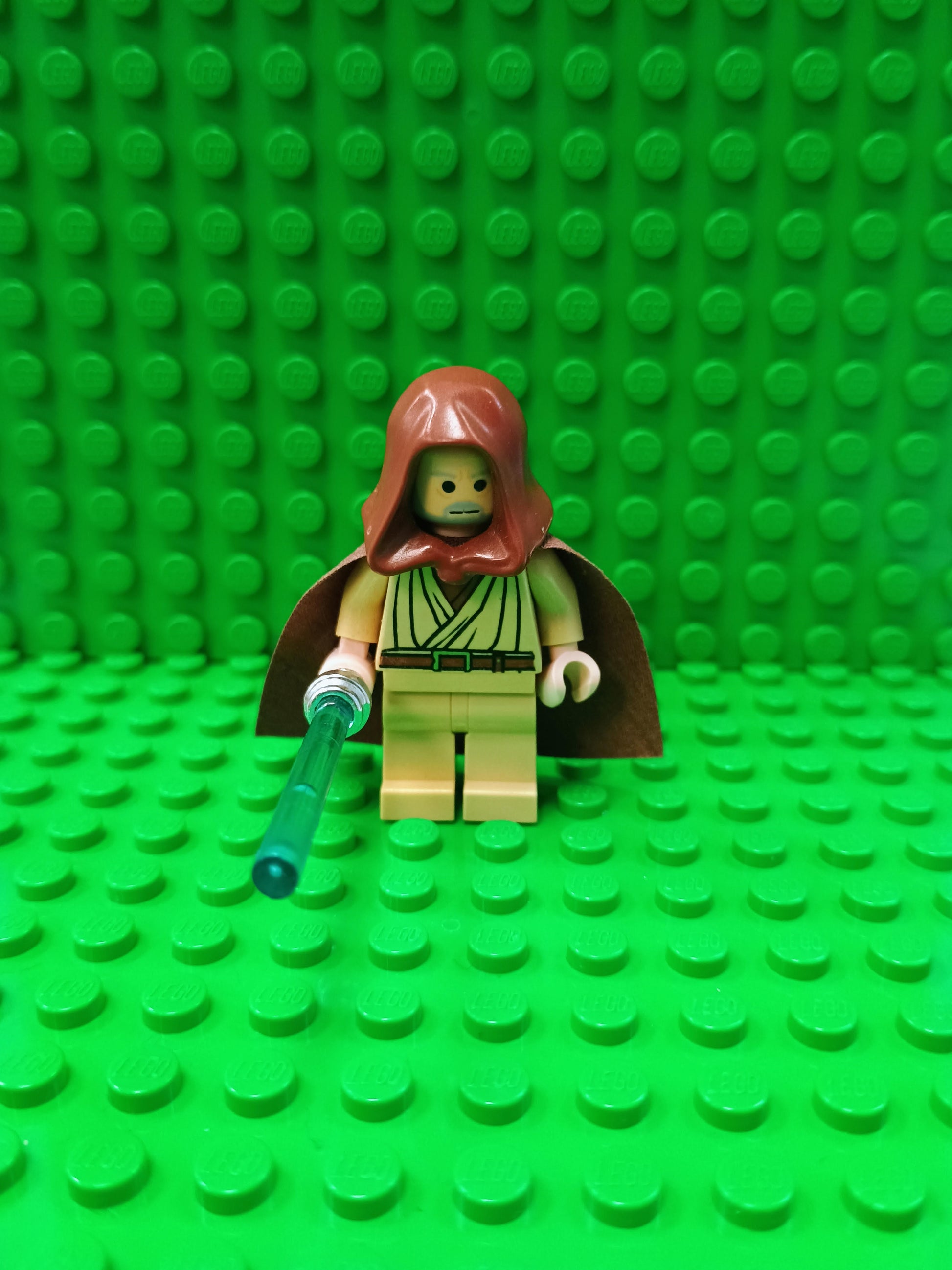 sw0206 - Obi-Wan Kenobi - Old, Reddish Brown Hood and Cape, Black Eyes