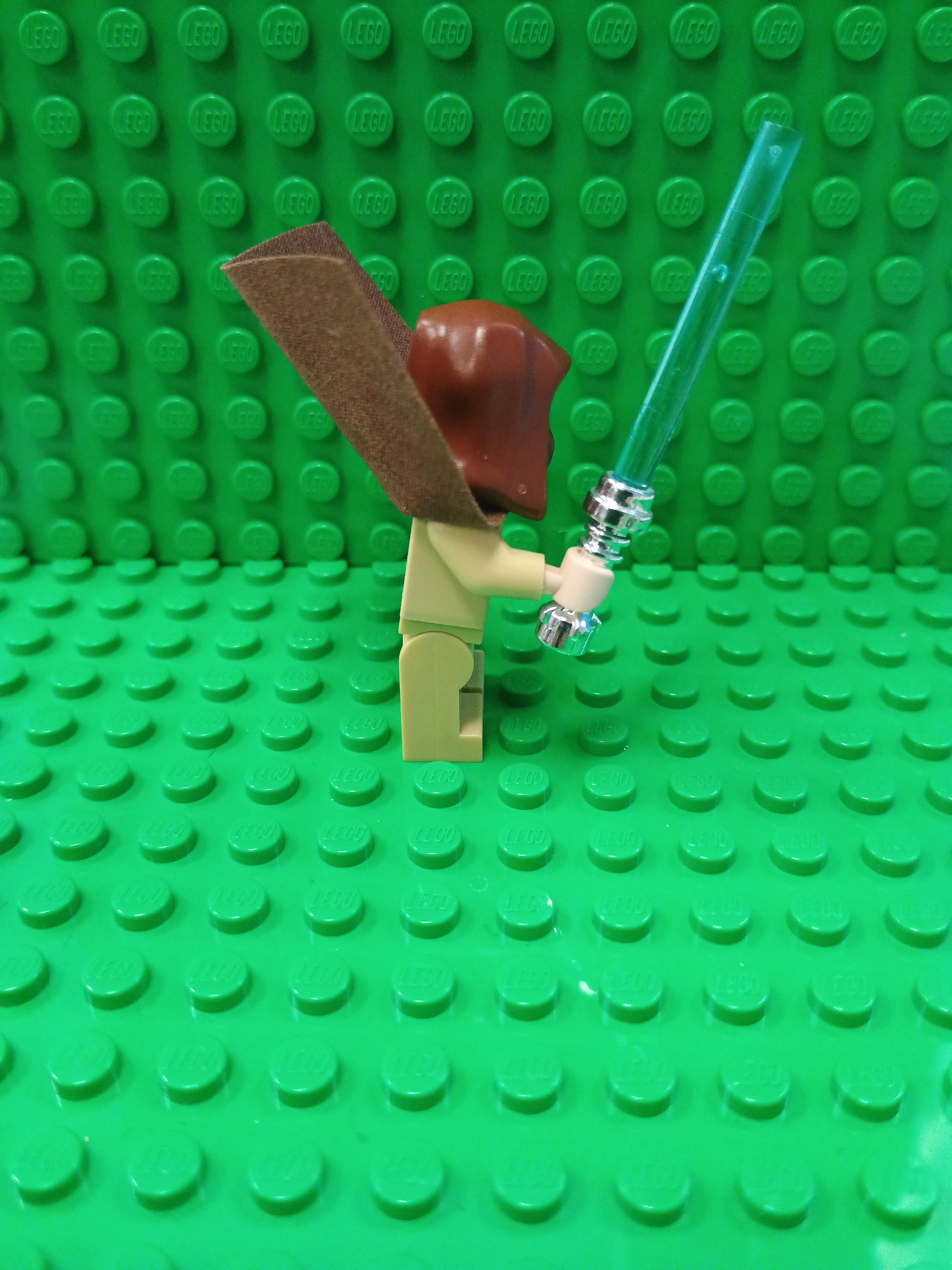 sw0206 - Obi-Wan Kenobi - Old, Reddish Brown Hood and Cape, Black Eyes