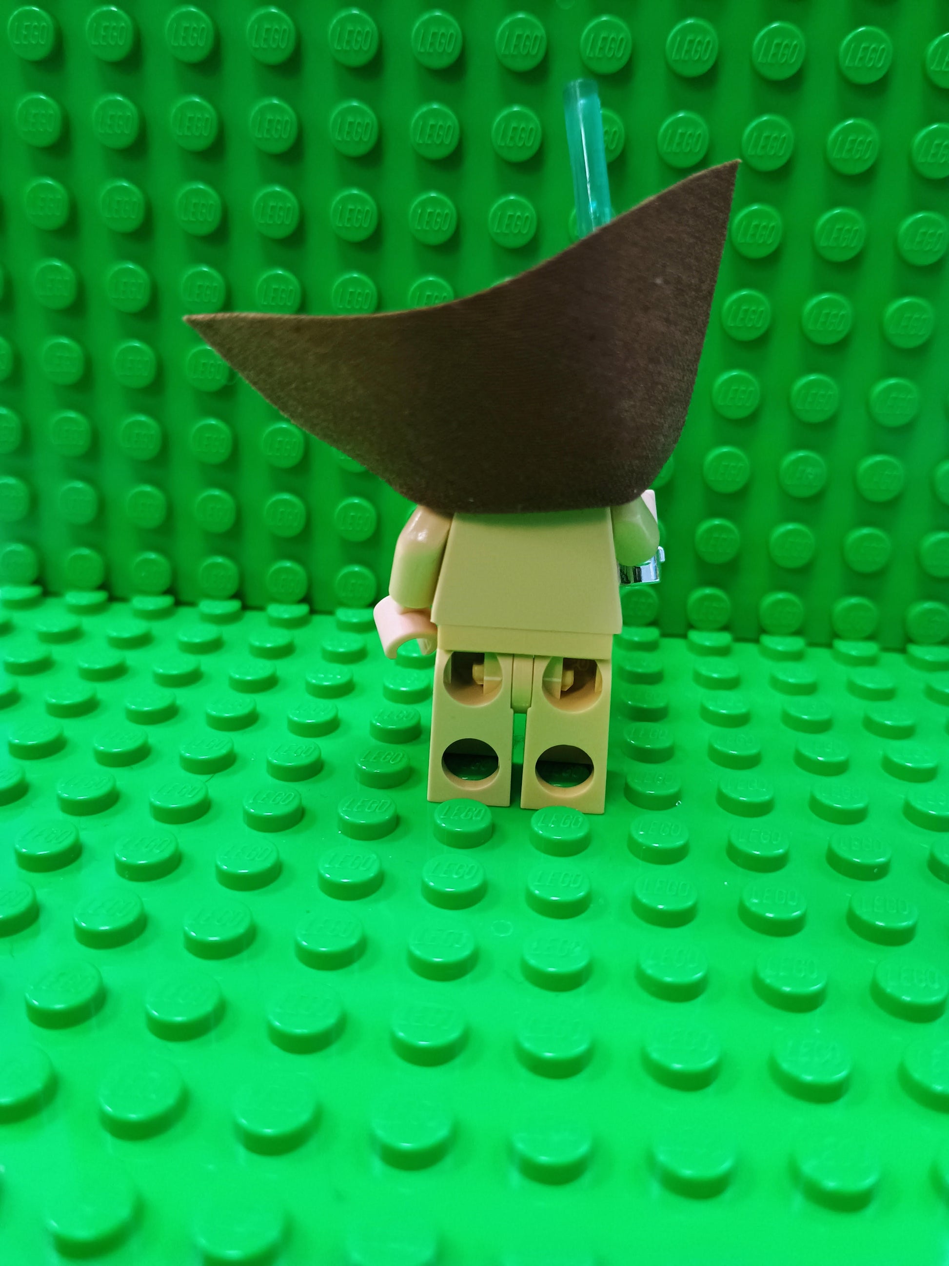 sw0206 - Obi-Wan Kenobi - Old, Reddish Brown Hood and Cape, Black Eyes